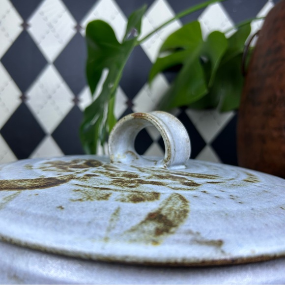 Signed Studio Pottery Lidded Casserole 10.5 Inch Stoneware Serving Dish Pristine - Picture 7 of 12